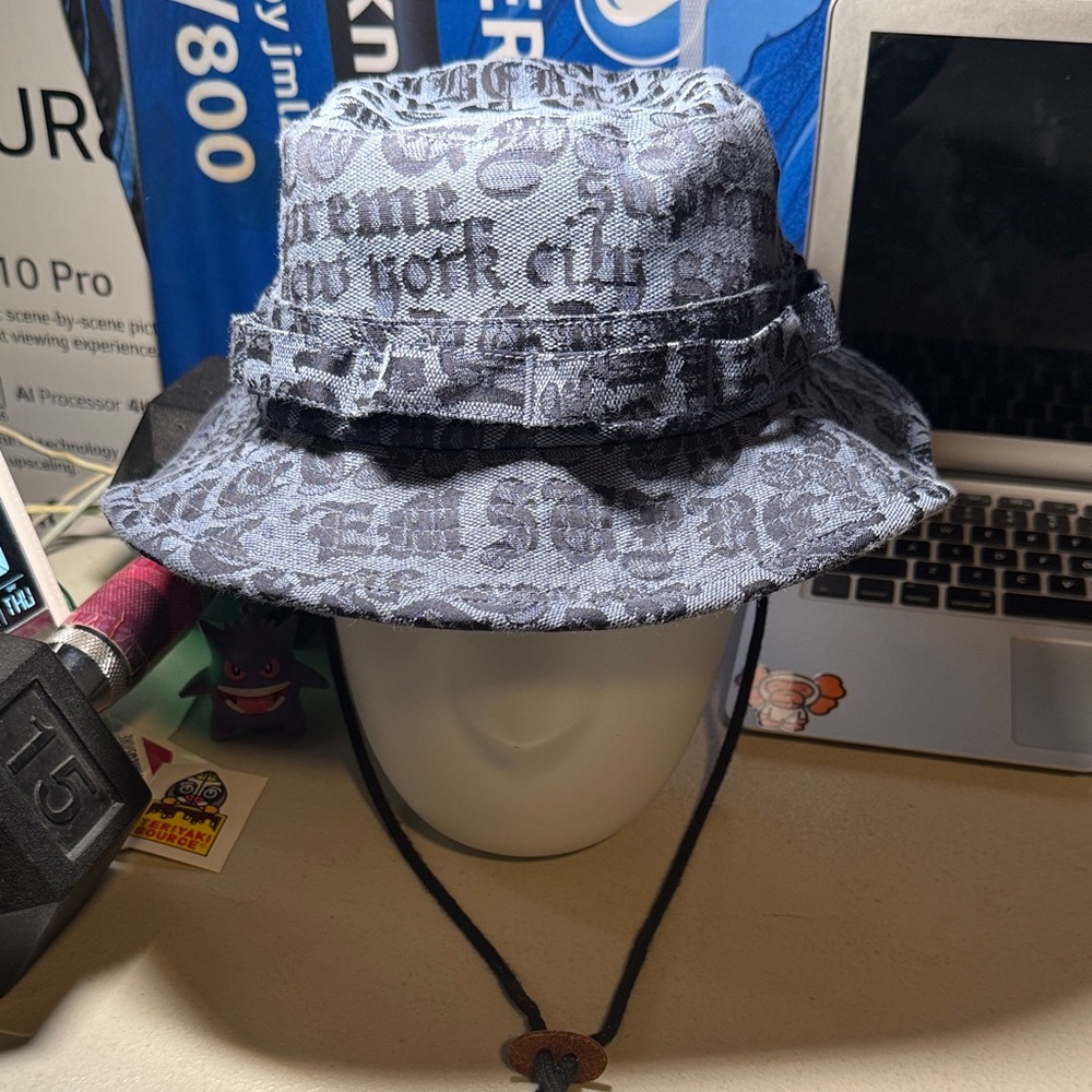 $OLD on Whatnot for $11 🤯
Supreme N.Y.C Textured Bucket Hat